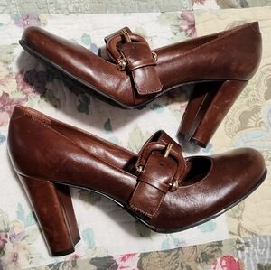 7.5 Brown Leather Heels W/ Buckle By Antonio Melani /Nearly New 👠
